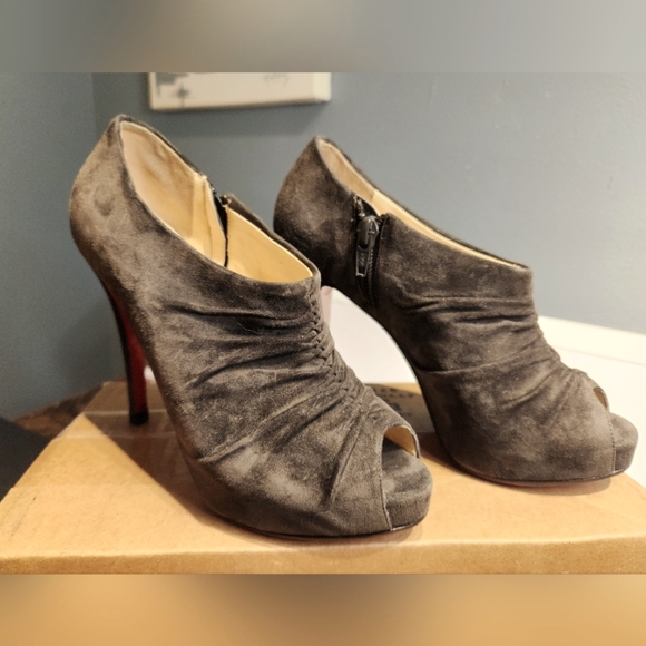 Christian Louboutin Pumps - Picture 1 of 11